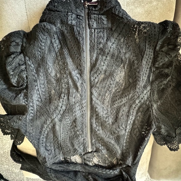 Elegant Black Lace Top - Picture 10 of 10
